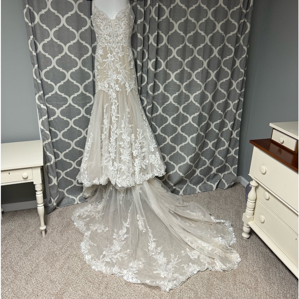 Preserved Romantic Essence of Australia Wedding Dress